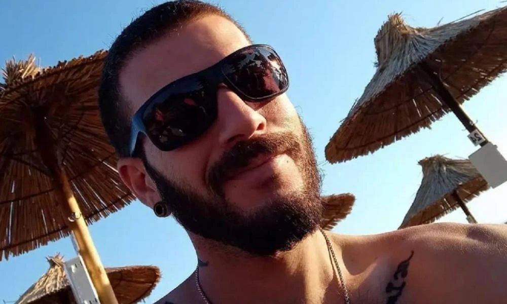 Η στιγμή της μεταφοράς του δολοφόνου της Κυριακής από το Τζάνειο στον Κορυδαλλό